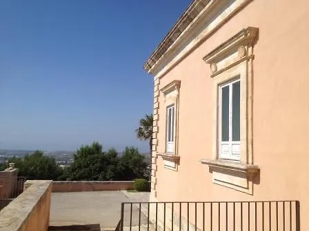 Torre Del Mare בית הארחה איספיקה